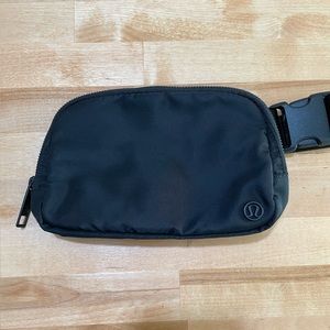 RARE OG Lululemon Belt Bag Matte Black Hollow Symbol Lululemon Lining